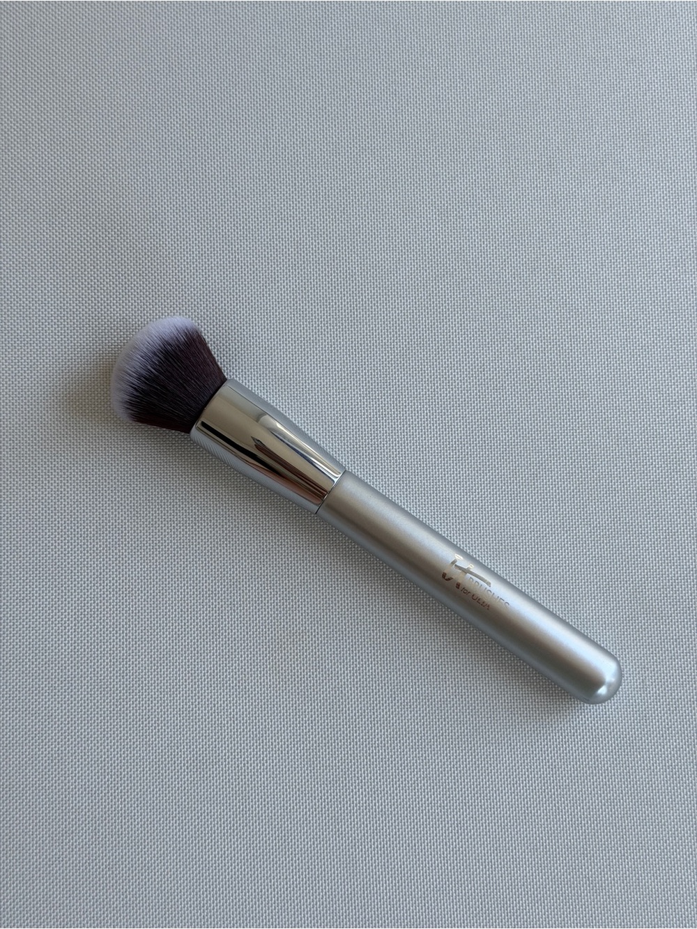 NWT IT Cosmetics Airbrush Blurring Foundation Brush #101 - Picture 2 of 2